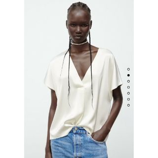 ザラ(ZARA)の新品 ZARA プリーツ サテン トップス(シャツ/ブラウス(半袖/袖なし))