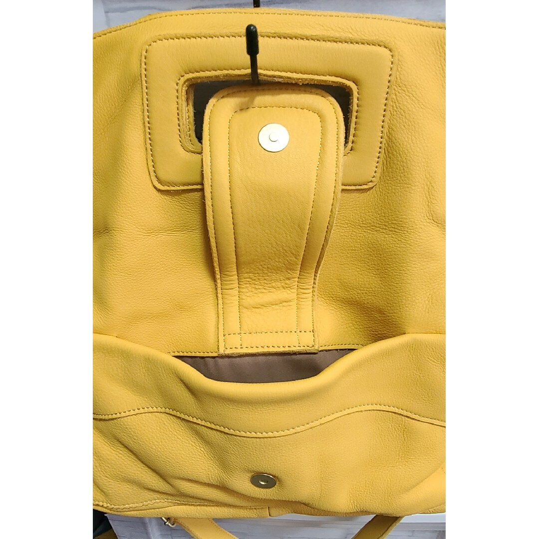 Beau're(ビュレ)の《Beaure ・ビュレ》2WAY 柔らかレザーバッグ・差し色イエロー・未使用 レディースのバッグ(ショルダーバッグ)の商品写真