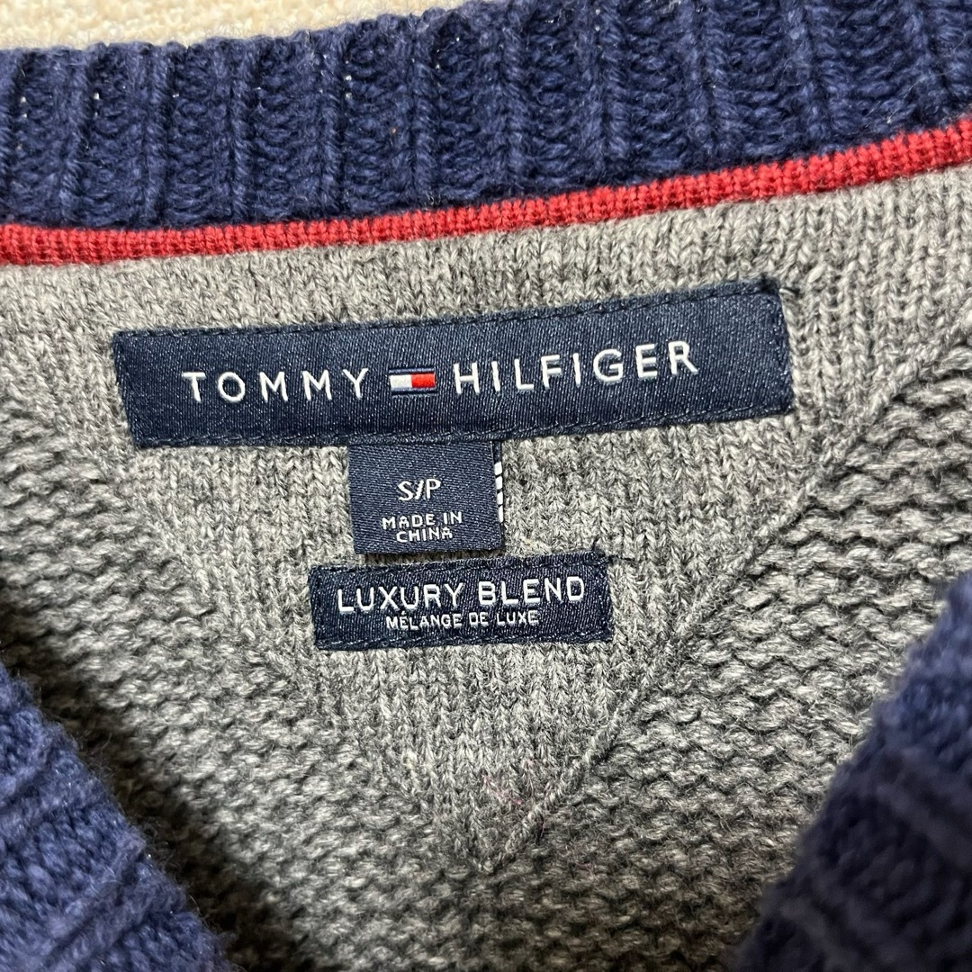 TOMMY HILFIGER(トミーヒルフィガー)の★Tommy Hilfiger トミー ニット セーター でかロゴ グレー S メンズのトップス(ニット/セーター)の商品写真