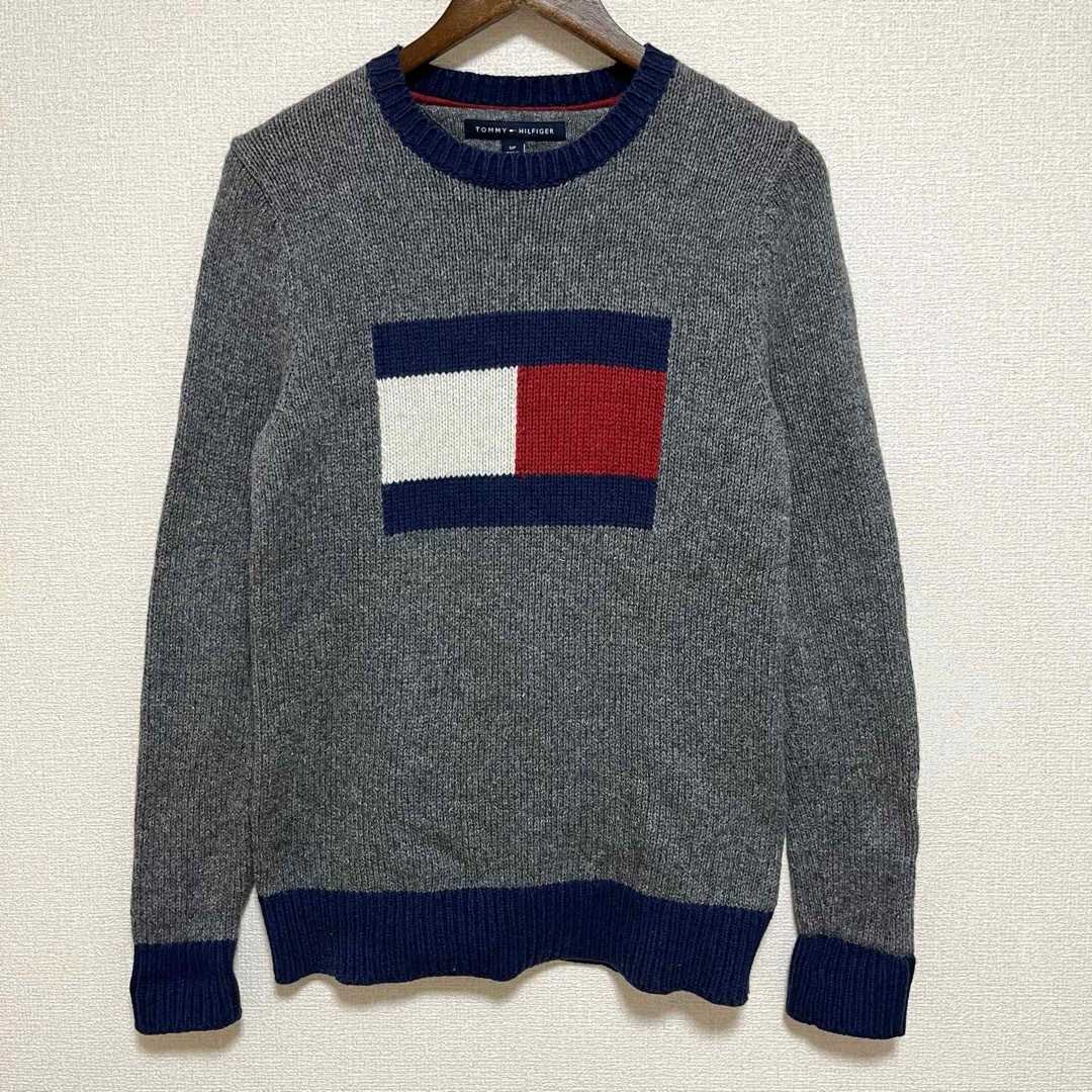 TOMMY HILFIGER(トミーヒルフィガー)の★Tommy Hilfiger トミー ニット セーター でかロゴ グレー S メンズのトップス(ニット/セーター)の商品写真