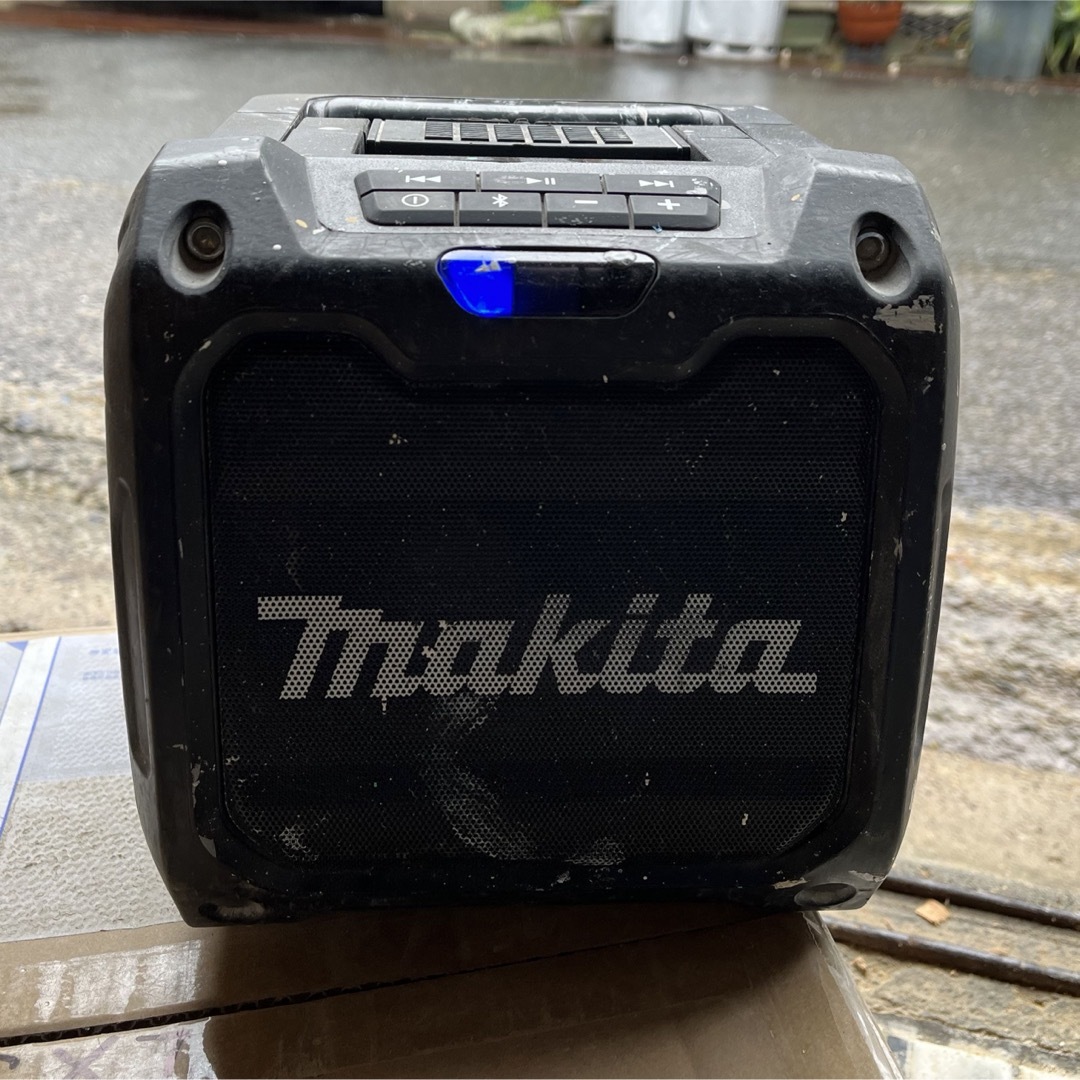 Makita(マキタ)の中古品　makita充電式スピーカー MR200 Bluetooth搭載 本体  スマホ/家電/カメラのオーディオ機器(スピーカー)の商品写真