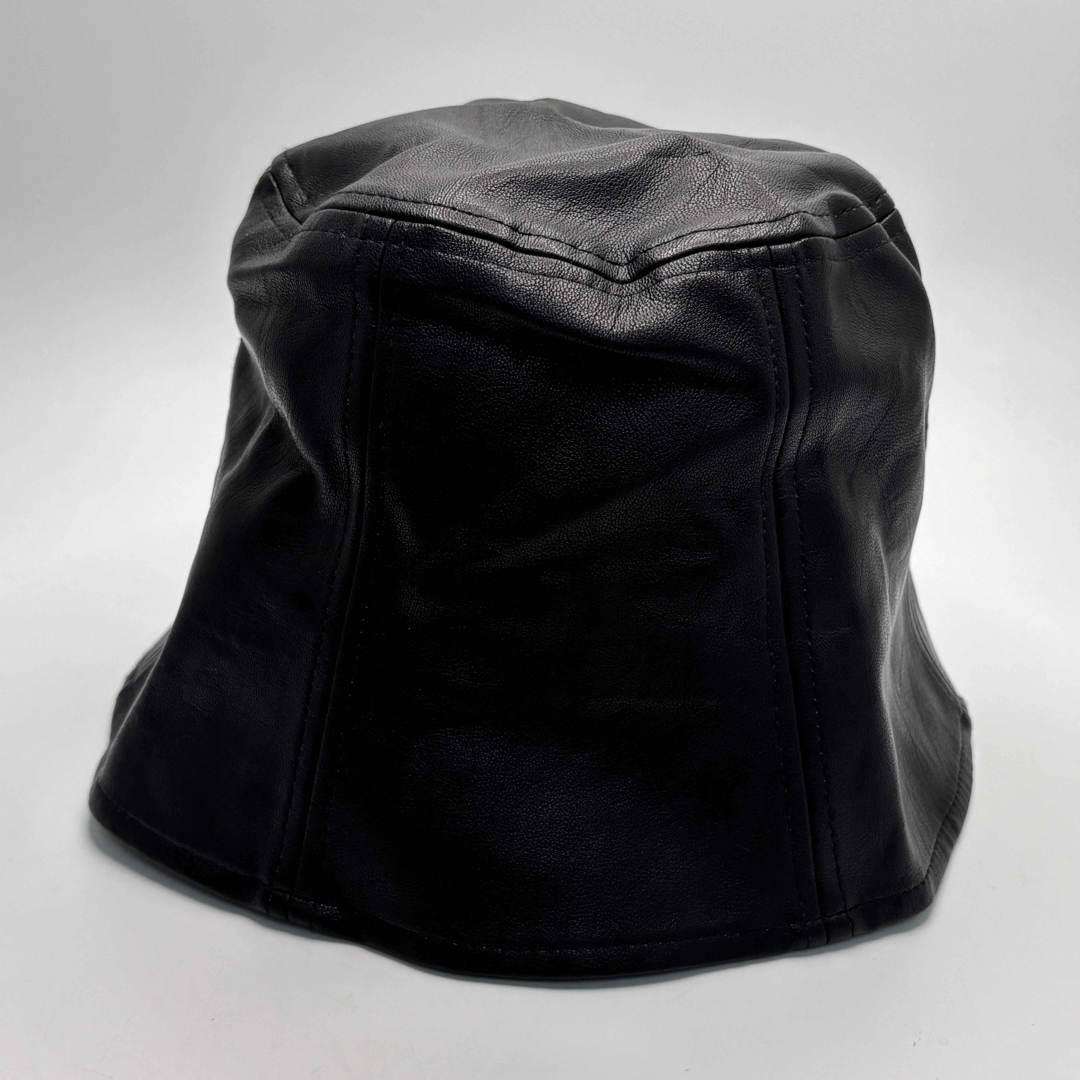 LAKOLE(ラコレ)のLAKOLE ラコレ　 レザー　ブラック　黒 バケットハット レディースの帽子(ハット)の商品写真