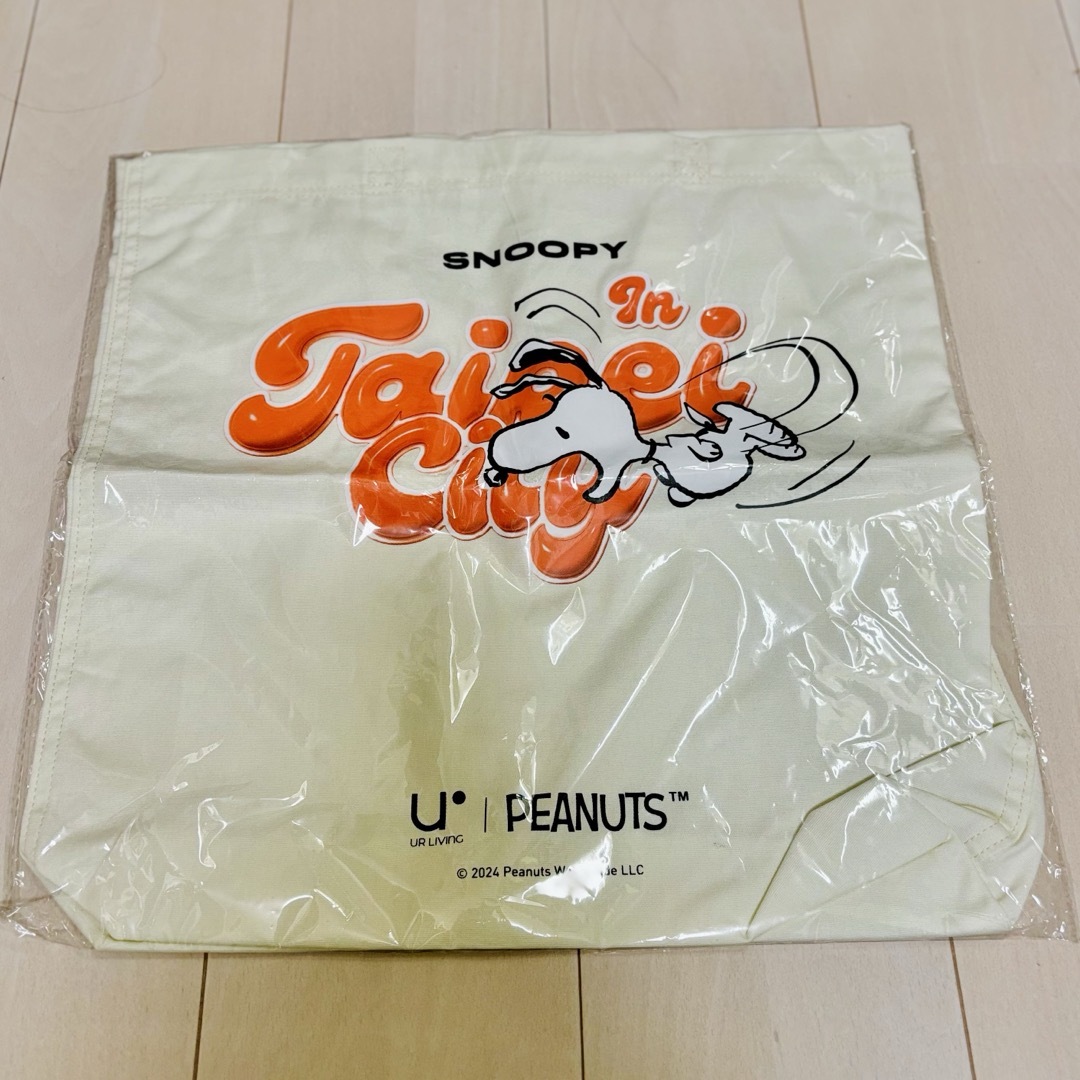 SNOOPY(スヌーピー)のスヌーピー snoopy トートバッグ peanuts 台湾 白 新品 レディースのバッグ(トートバッグ)の商品写真