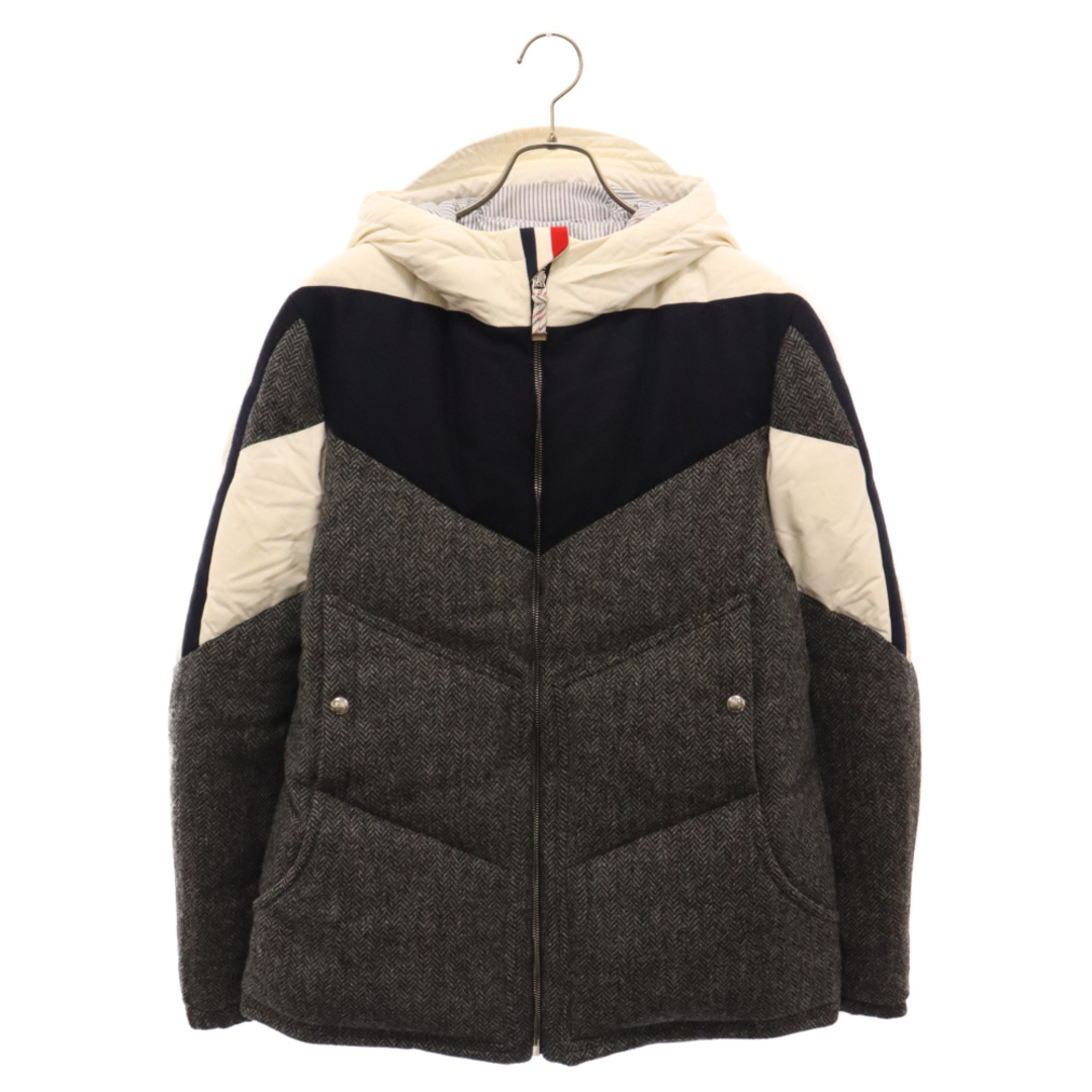 MONCLER(モンクレール)のMONCLER GAMME BLEU モンクレール・ガム・ブルー 17AW ヘリンボーン ツイード切替 トリコロールライン ダウンジャケット グレー C23914137280 メンズのジャケット/アウター(ダウンジャケット)の商品写真