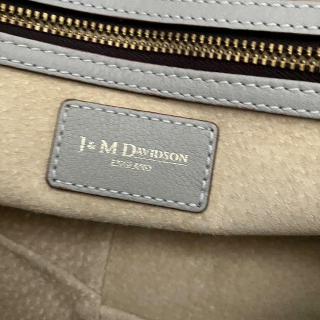 J&M DAVIDSON(ジェイアンドエムデヴィッドソン)のJ&MDavidson(ジェイ&エムデヴィッドソン) ハンドバッグ - ライトグレー レザー レディースのバッグ(ハンドバッグ)の商品写真