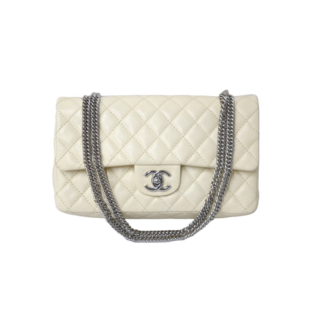 CHANEL(シャネル)の極美品 CHANEL シャネル マトラッセ25Wフラップ チェーンショルダーバッグ 11番台 クリームホワイト シルバー金具 中古 61586 レディースのバッグ(ハンドバッグ)の商品写真