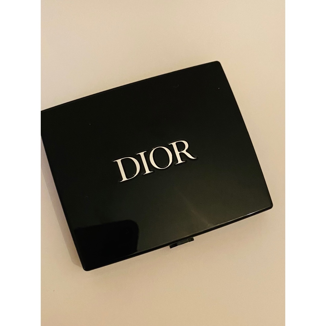 Dior(ディオール)のdior ディオール サンククルール 943 アトリエモーヴ  伊勢丹新宿 コスメ/美容のベースメイク/化粧品(アイシャドウ)の商品写真