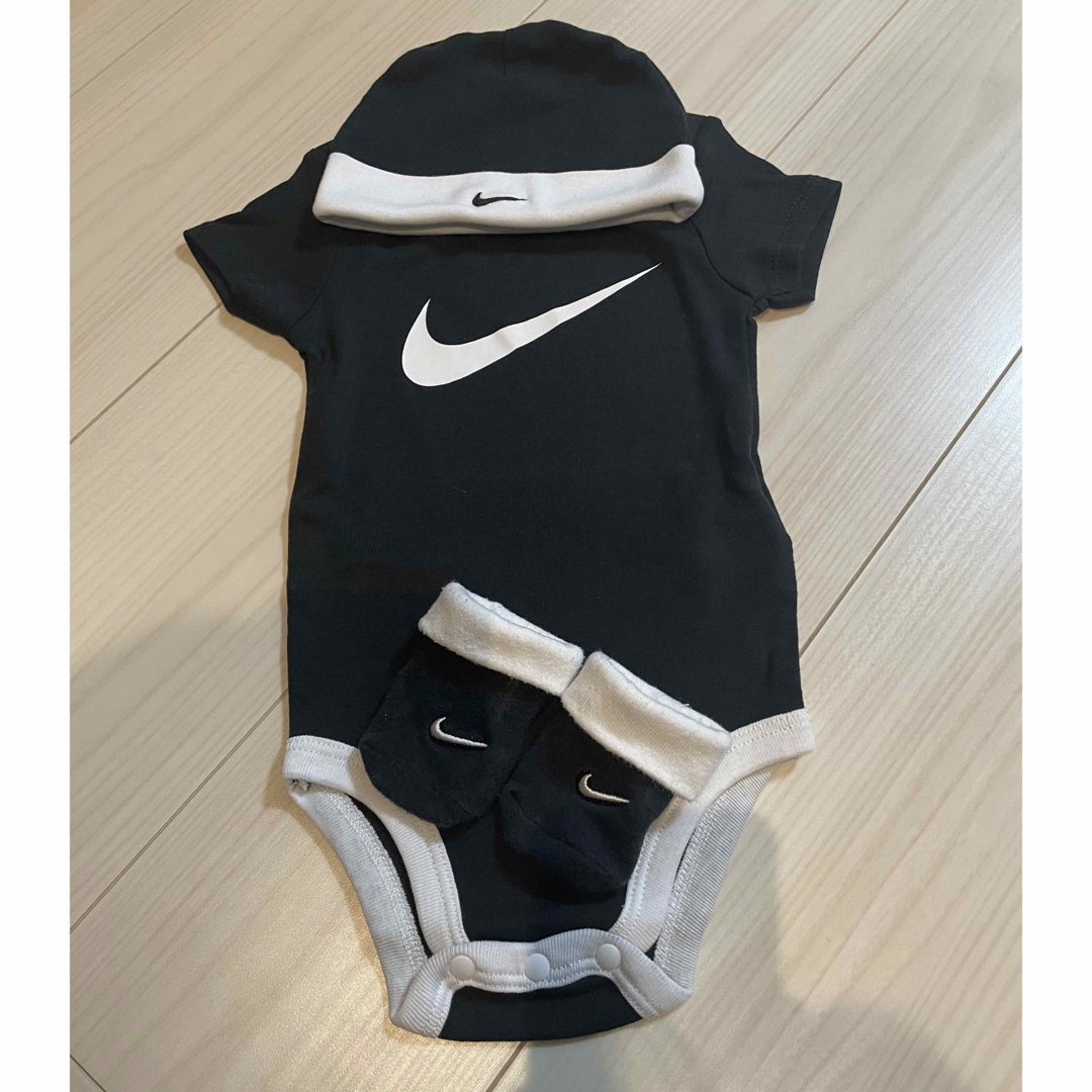 NIKE(ナイキ)のNIKE ベビー3点セット キッズ/ベビー/マタニティのベビー服(~85cm)(ロンパース)の商品写真