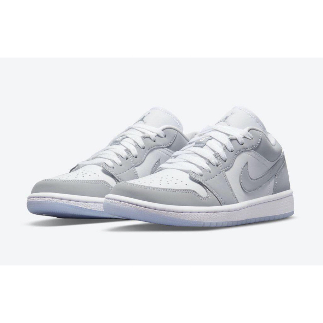 NIKE(ナイキ)の24cm《新品》NIKE WMNS AIR JORDAN 1 LOW グレー レディースの靴/シューズ(スニーカー)の商品写真