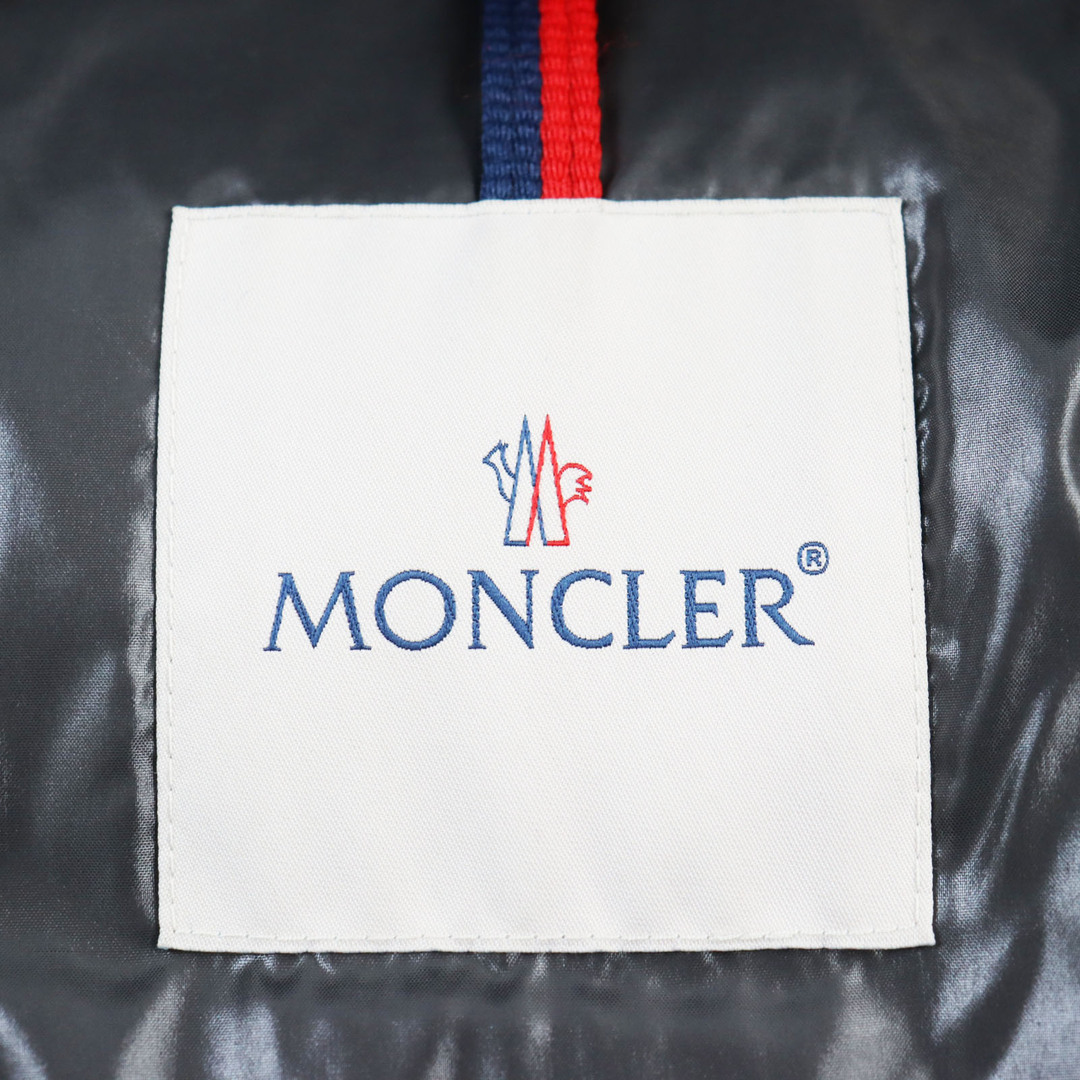 MONCLER(モンクレール)の美品○MONCLER モンクレール 18-19AW D20914036605 68950 MAYA GIUBBOTTO マヤ ロゴワッペン付き ダブルジップ フーデッド ダウンジャケット ブラック 0 ハンガー・ガーメント付き 正規品 メンズ メンズのジャケット/アウター(ダウンジャケット)の商品写真