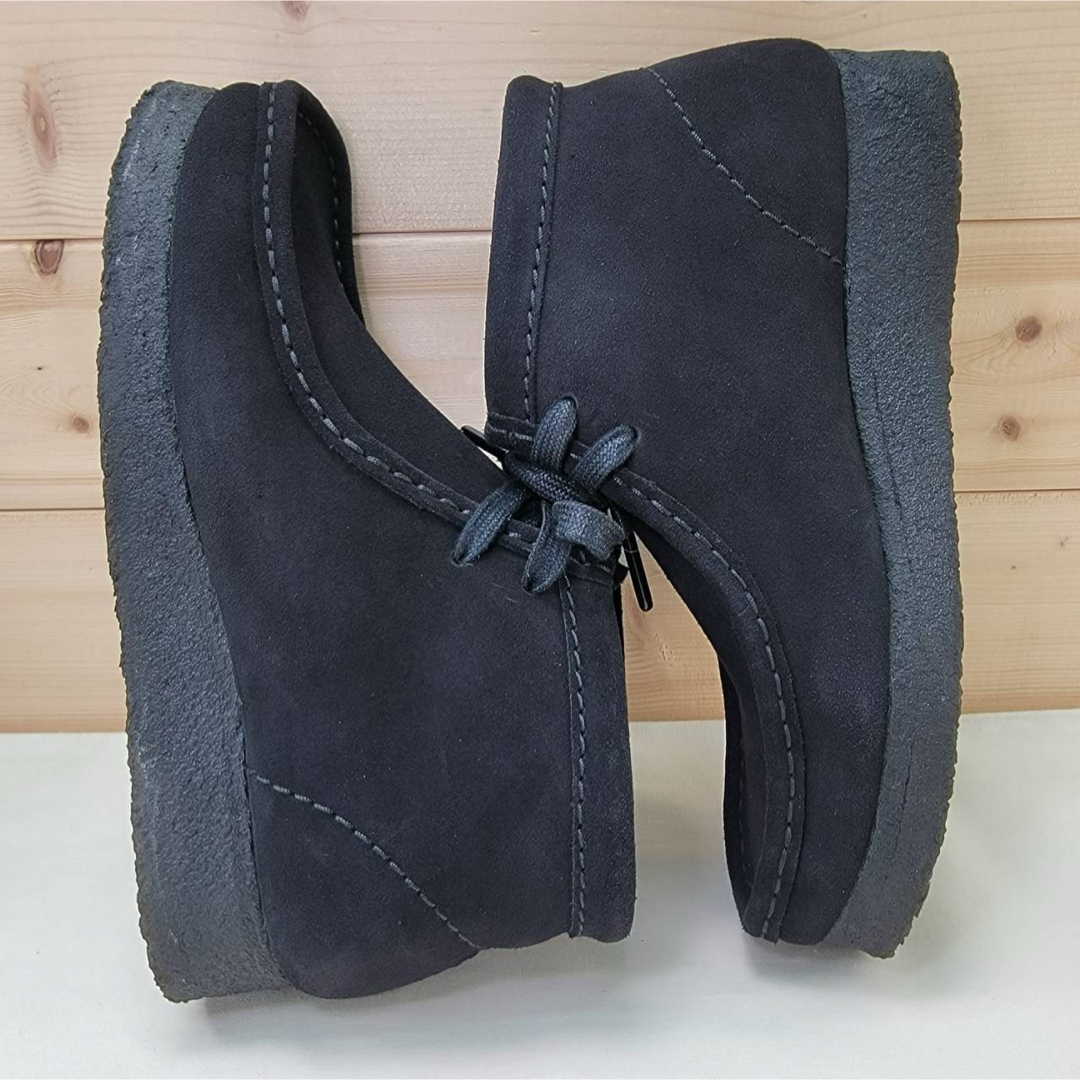 Clarks(クラークス)のクラークス ワラビー ウィメンズ  ブラック スエード UK4/23cm レディースの靴/シューズ(ブーツ)の商品写真