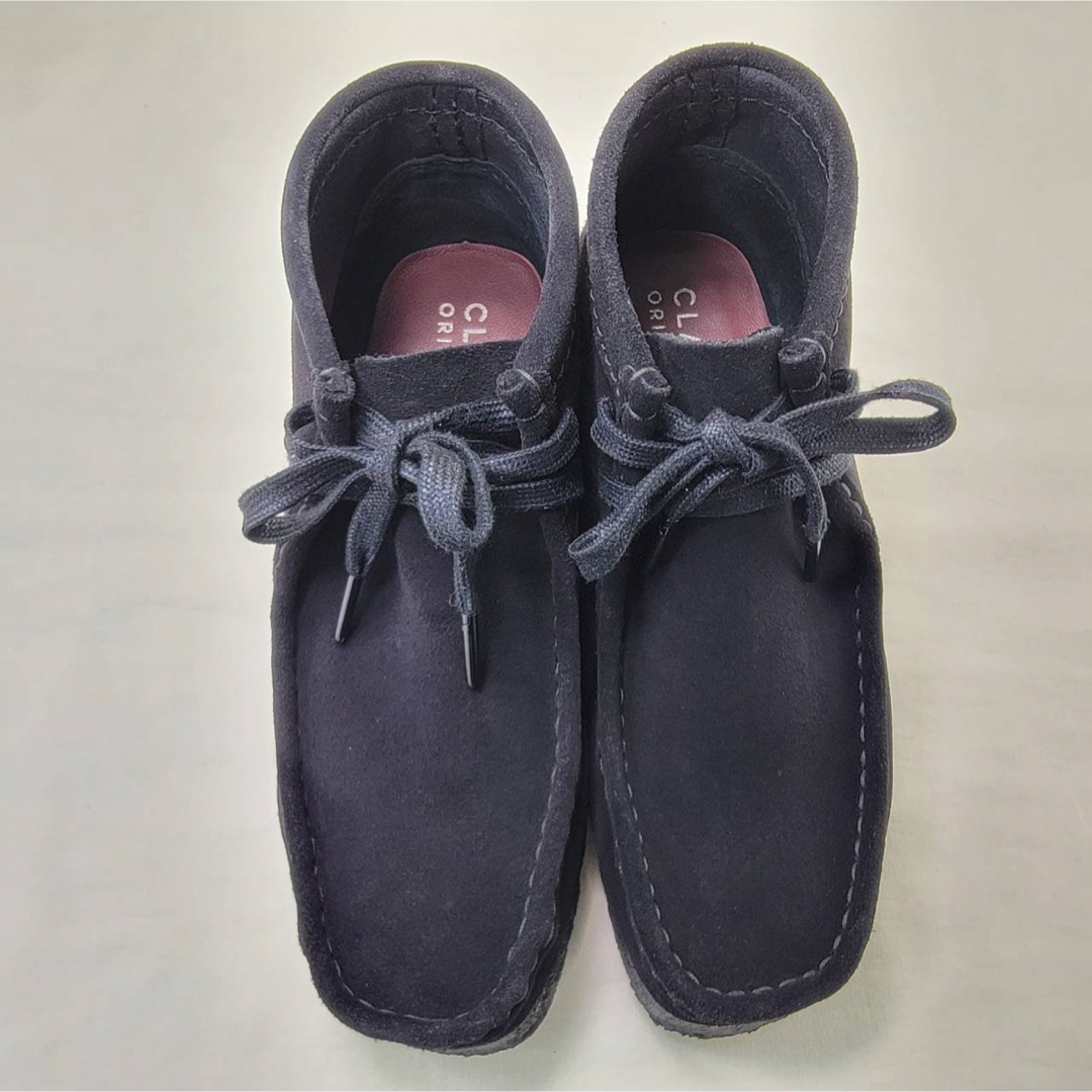 Clarks(クラークス)のクラークス ワラビー ウィメンズ  ブラック スエード UK4/23cm レディースの靴/シューズ(ブーツ)の商品写真