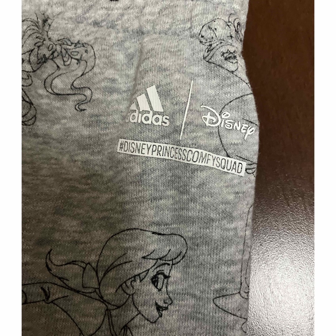 adidas(アディダス)のアディダス ディズニー コンフィー プリンセスパンツ 120cm キッズ/ベビー/マタニティのキッズ服女の子用(90cm~)(パンツ/スパッツ)の商品写真