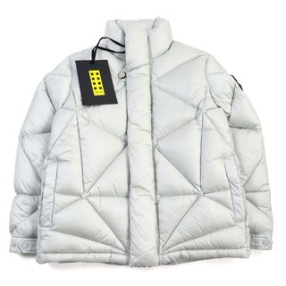 未使用品○MONCLER GENIUS 1 モンクレール ジーニアス 1 PHARRELL WILLAMS ファレル・ウィリアムス 23-24AW I209R1A00004 M3594 OAK GIUBBOTTO コラボロゴパッチ付き スタンドカラー ピラミッドキルティング ダウンジャケット グレー 1 ハンガー付き 正規品 メンズ(ダウンジャケット)