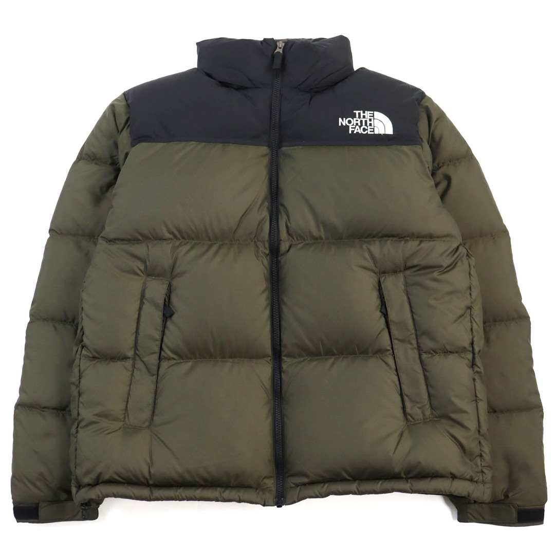 THE NORTH FACE(ザノースフェイス)の良品○THE NORTH FACE ザ・ノースフェイス ND92335 Nuptse Jacket ヌプシジャケット ニュートープ ロゴ刺繍 フード入り スタンドカラー リサイクルダウン  ダウンジャケット カーキグリーン L 正規品 メンズ メンズのジャケット/アウター(ダウンジャケット)の商品写真