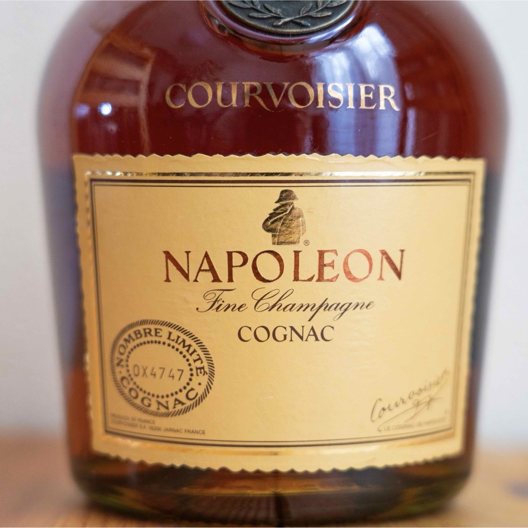 クルボアジェ(クルボアジェ)の【未開栓】ナポレオン コニャック NAPOLEON ブランデー 洋酒 古酒 食品/飲料/酒の酒(ブランデー)の商品写真