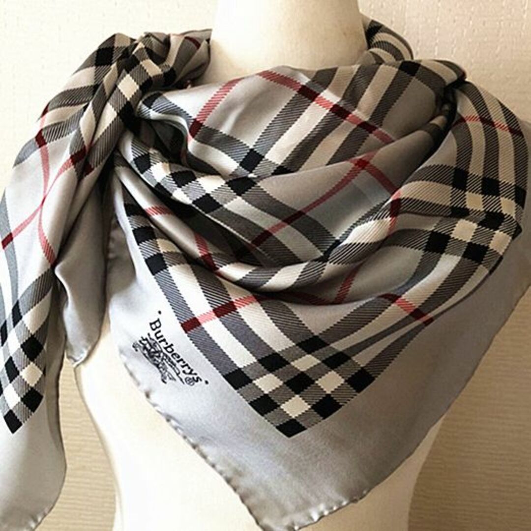 BURBERRY(バーバリー)の美品　人気　Burberrysバーバリーズ ★ノバチェック柄 大判シルクスカーフ レディースのファッション小物(バンダナ/スカーフ)の商品写真