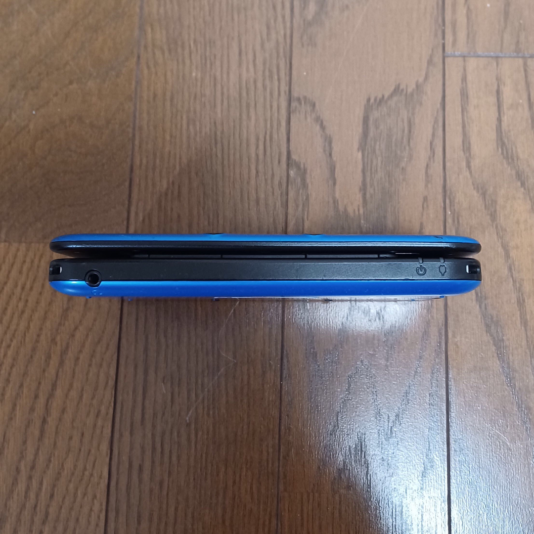 ニンテンドー3DS(ニンテンドー3DS)のニンテンドー3DS LL ブルー×ブラック 中古 エンタメ/ホビーのゲームソフト/ゲーム機本体(携帯用ゲーム機本体)の商品写真