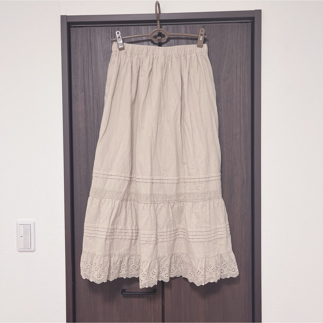 SM2(サマンサモスモス)のサマンサモスモス　スカラップティアードスカート　ベージュ　ロングスカート レディースのスカート(ロングスカート)の商品写真