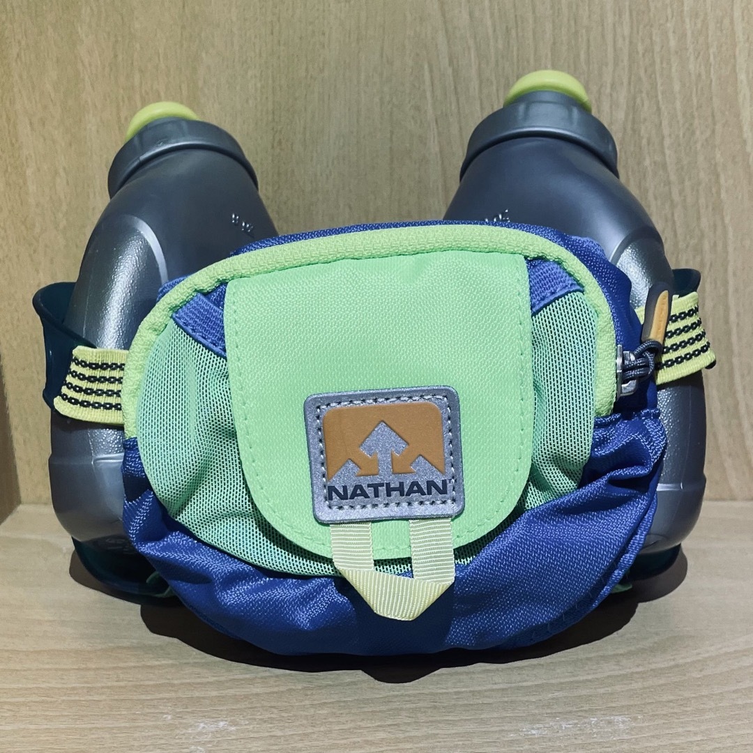 ◼️新品◼️NATHAN ネイサン トレイルミックスボトルポーチ　ウェストポーチ スポーツ/アウトドアのランニング(その他)の商品写真