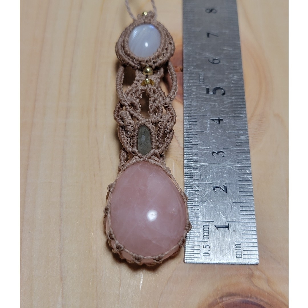 ピンククォーツのマクラメネックレス ハンドメイドのアクセサリー(ネックレス)の商品写真