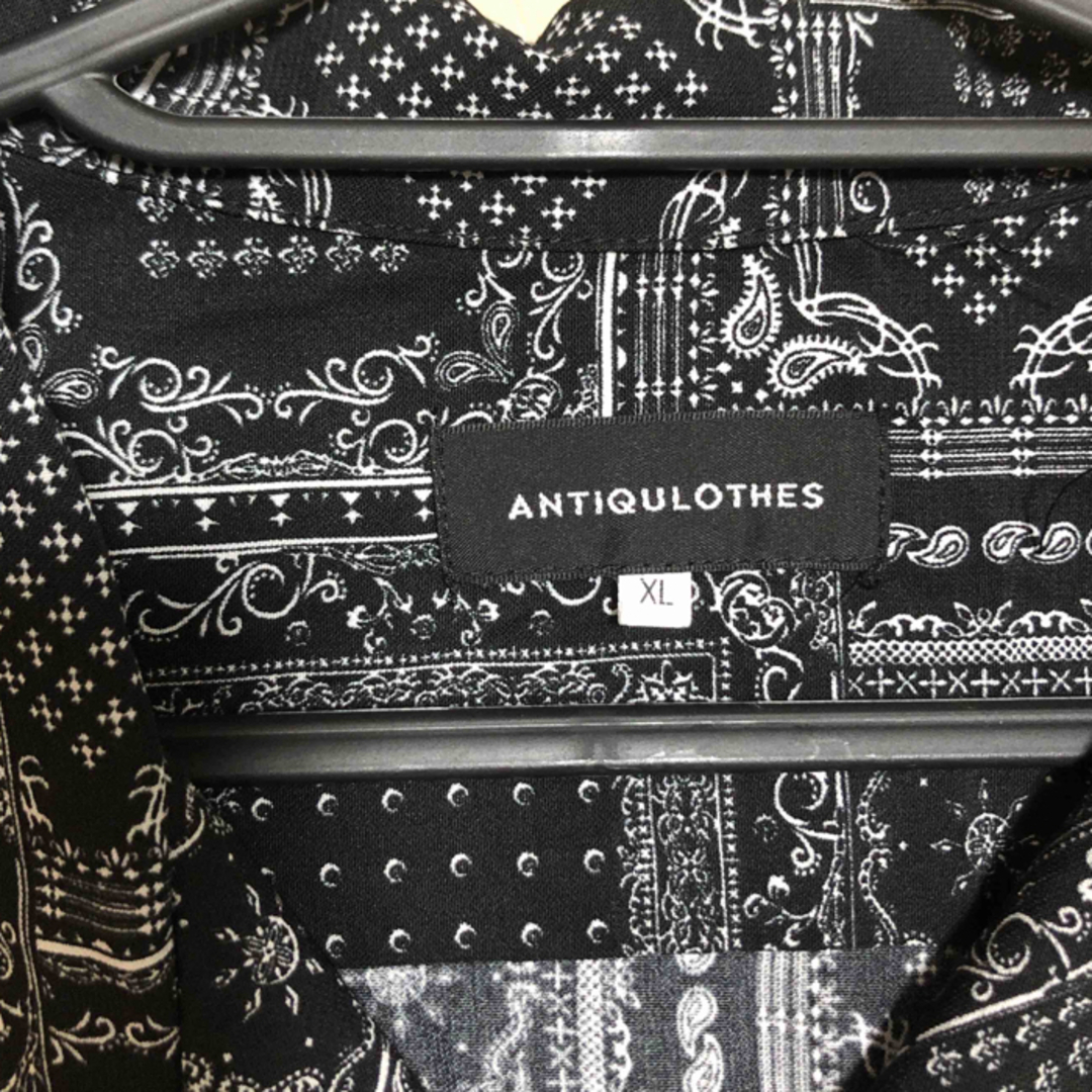 ANTIQULOTHES XL 半袖　シャツ　メンズ　総柄　ペイズリー　黒　白 メンズのトップス(シャツ)の商品写真