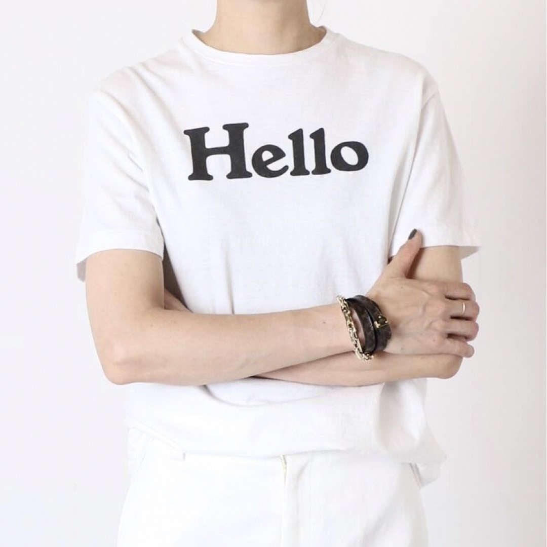 MADISONBLUE(マディソンブルー)のインポート ロゴ Tシャツ HELLO ハロー レディース 白 ホワイト レディースのトップス(Tシャツ(半袖/袖なし))の商品写真