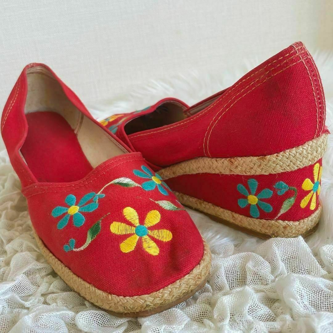 VINTAGE(ヴィンテージ)のヴィンテージ　メキシカン花刺繍　ウェッジソール　スリッポン　赤 レディースの靴/シューズ(ハイヒール/パンプス)の商品写真