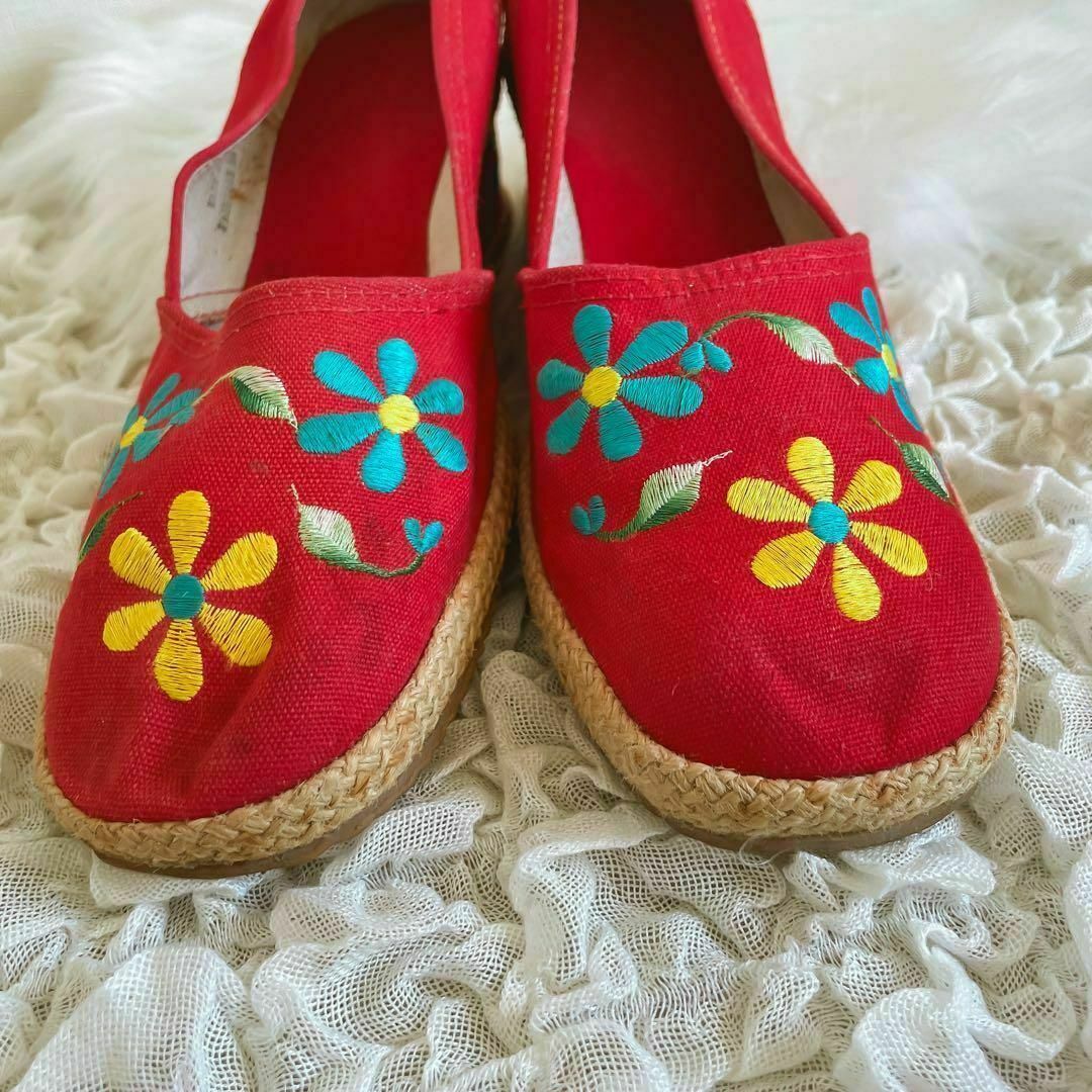 VINTAGE(ヴィンテージ)のヴィンテージ　メキシカン花刺繍　ウェッジソール　スリッポン　赤 レディースの靴/シューズ(ハイヒール/パンプス)の商品写真