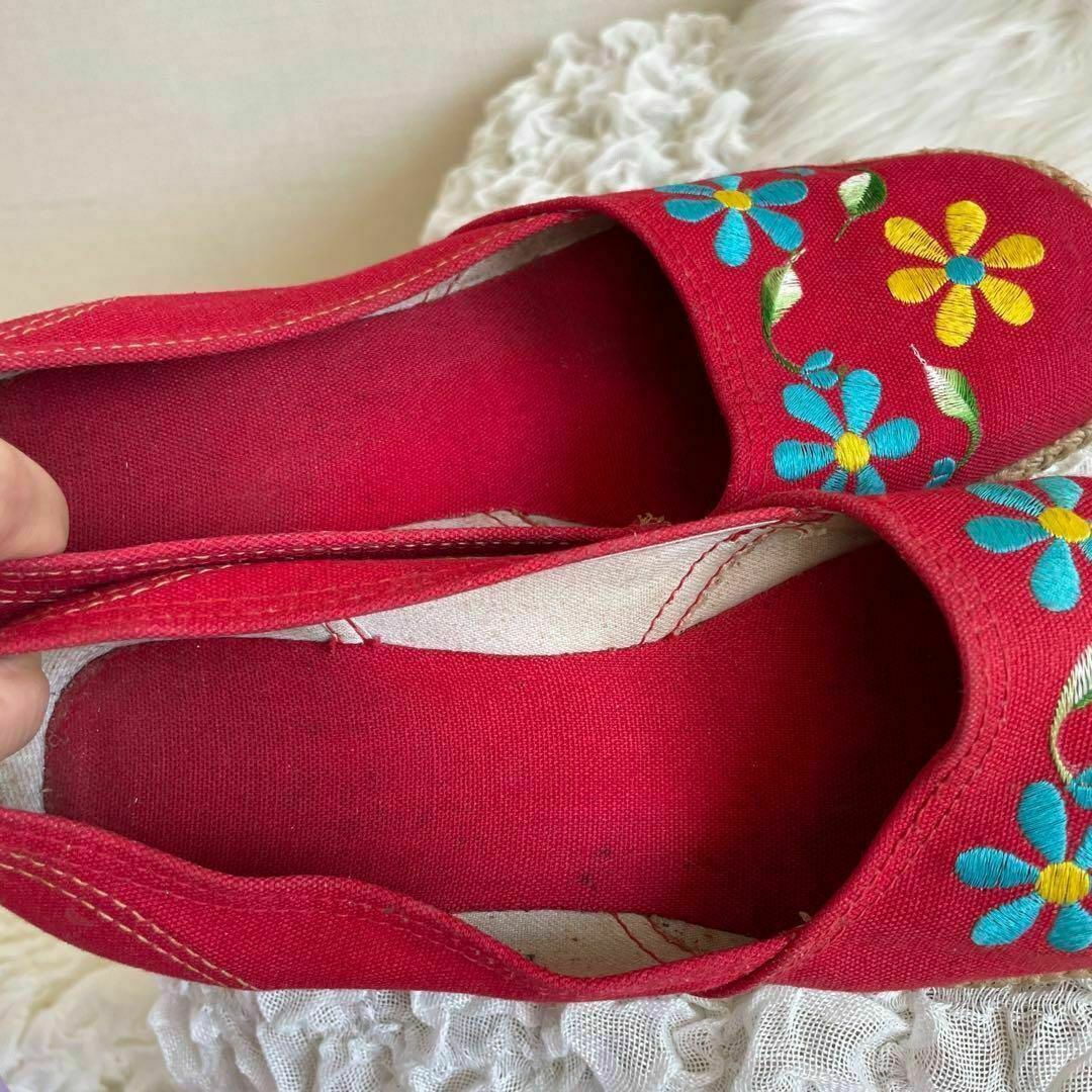 VINTAGE(ヴィンテージ)のヴィンテージ　メキシカン花刺繍　ウェッジソール　スリッポン　赤 レディースの靴/シューズ(ハイヒール/パンプス)の商品写真