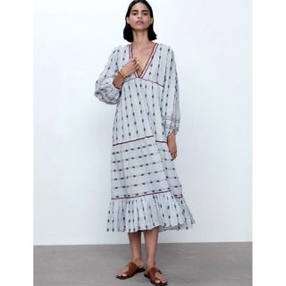 ザラ(ZARA)のZara ストライプ刺繍ワンピース　vネック(ロングワンピース/マキシワンピース)