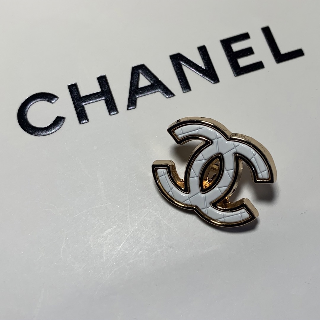 CHANEL(シャネル)のシャネル　ボタン ハンドメイドの素材/材料(各種パーツ)の商品写真