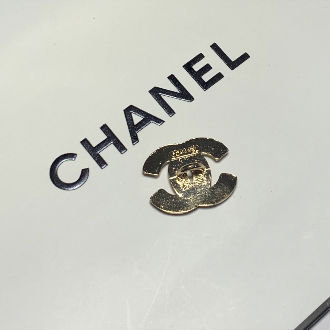 CHANEL(シャネル)のシャネル　ボタン ハンドメイドの素材/材料(各種パーツ)の商品写真