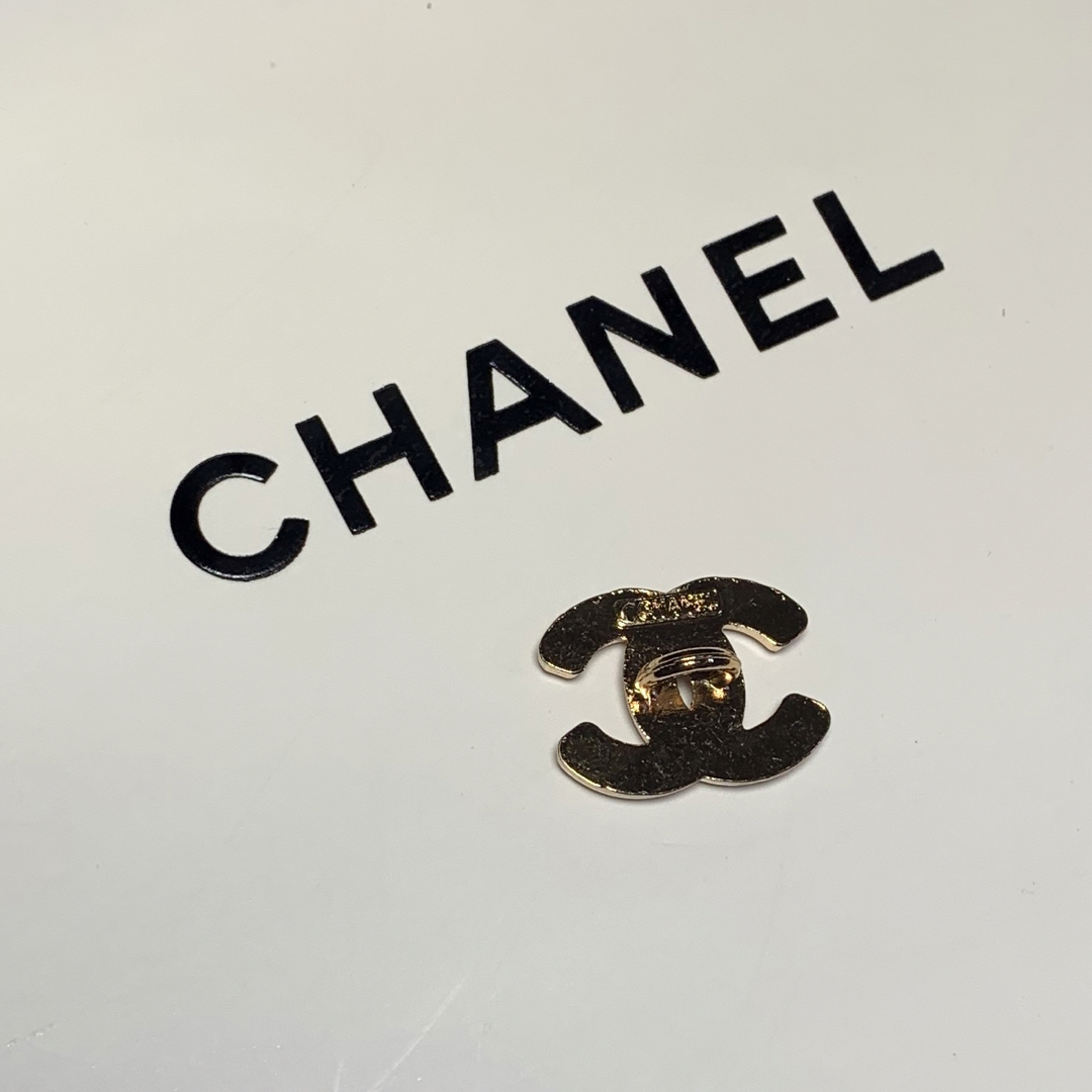 CHANEL(シャネル)のシャネル　ボタン　美品！ ハンドメイドの素材/材料(各種パーツ)の商品写真