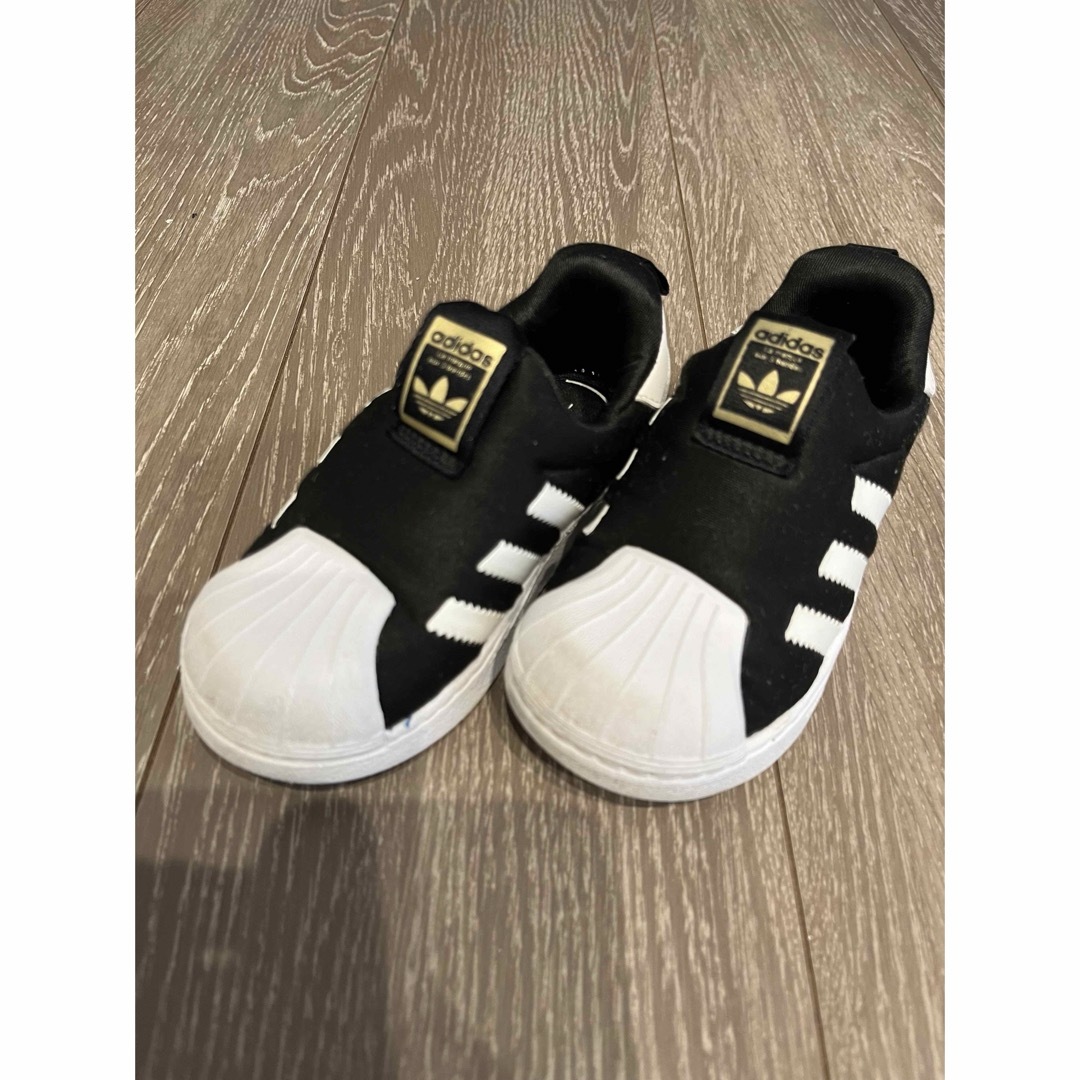 adidas(アディダス)のアディダス　スニーカー キッズ/ベビー/マタニティのベビー靴/シューズ(~14cm)(スニーカー)の商品写真