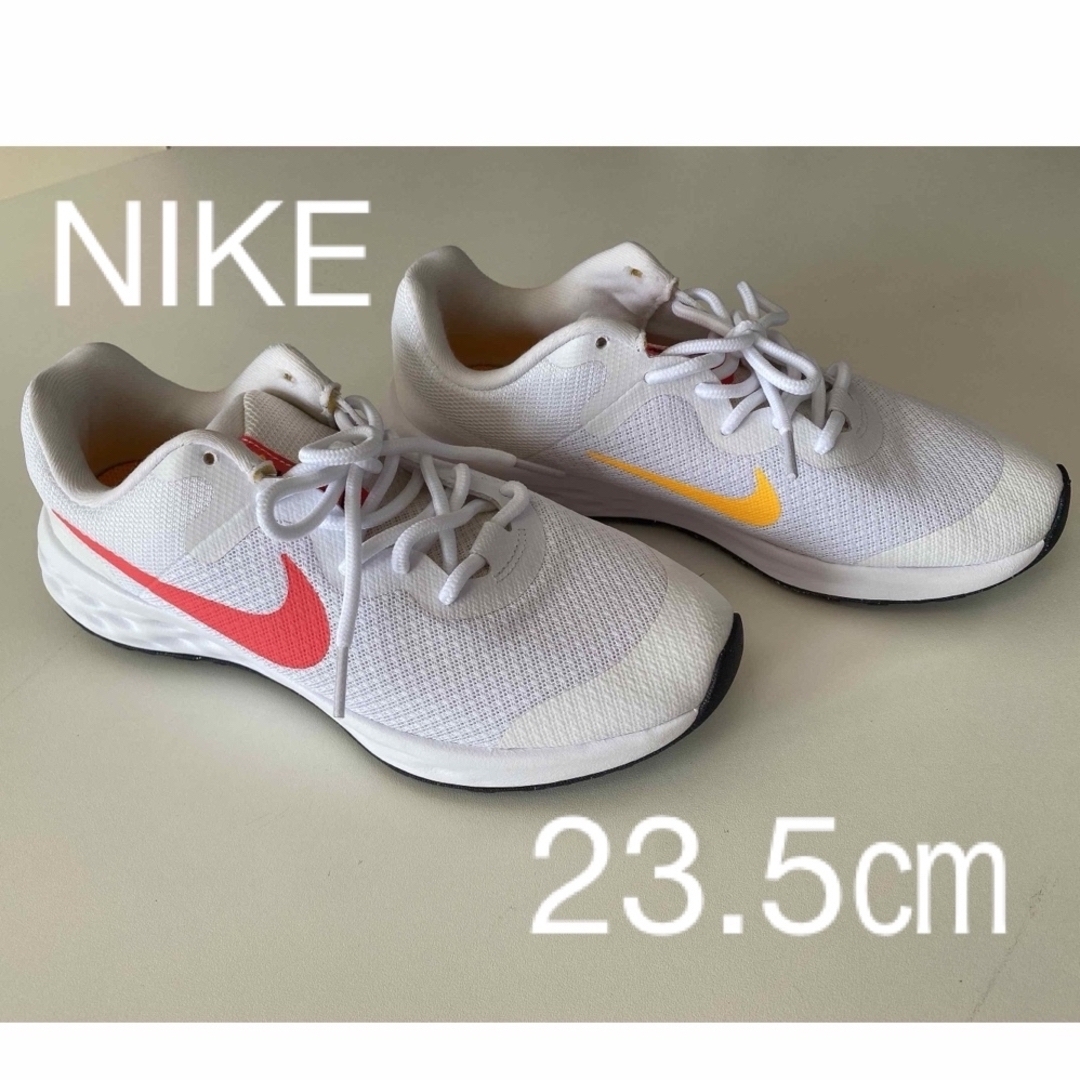 NIKE(ナイキ)のNIKE 23.5㎝　美品♡ レディースの靴/シューズ(スニーカー)の商品写真