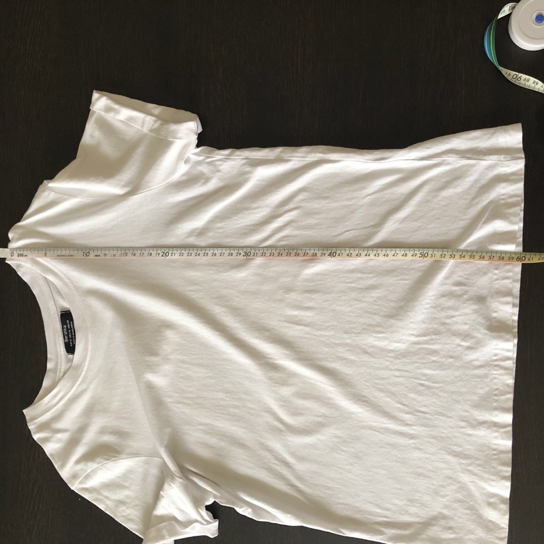 Bershka(ベルシュカ)のBershka ベルシュカ　ベルシカ　白Tシャツ レディースのトップス(Tシャツ(半袖/袖なし))の商品写真
