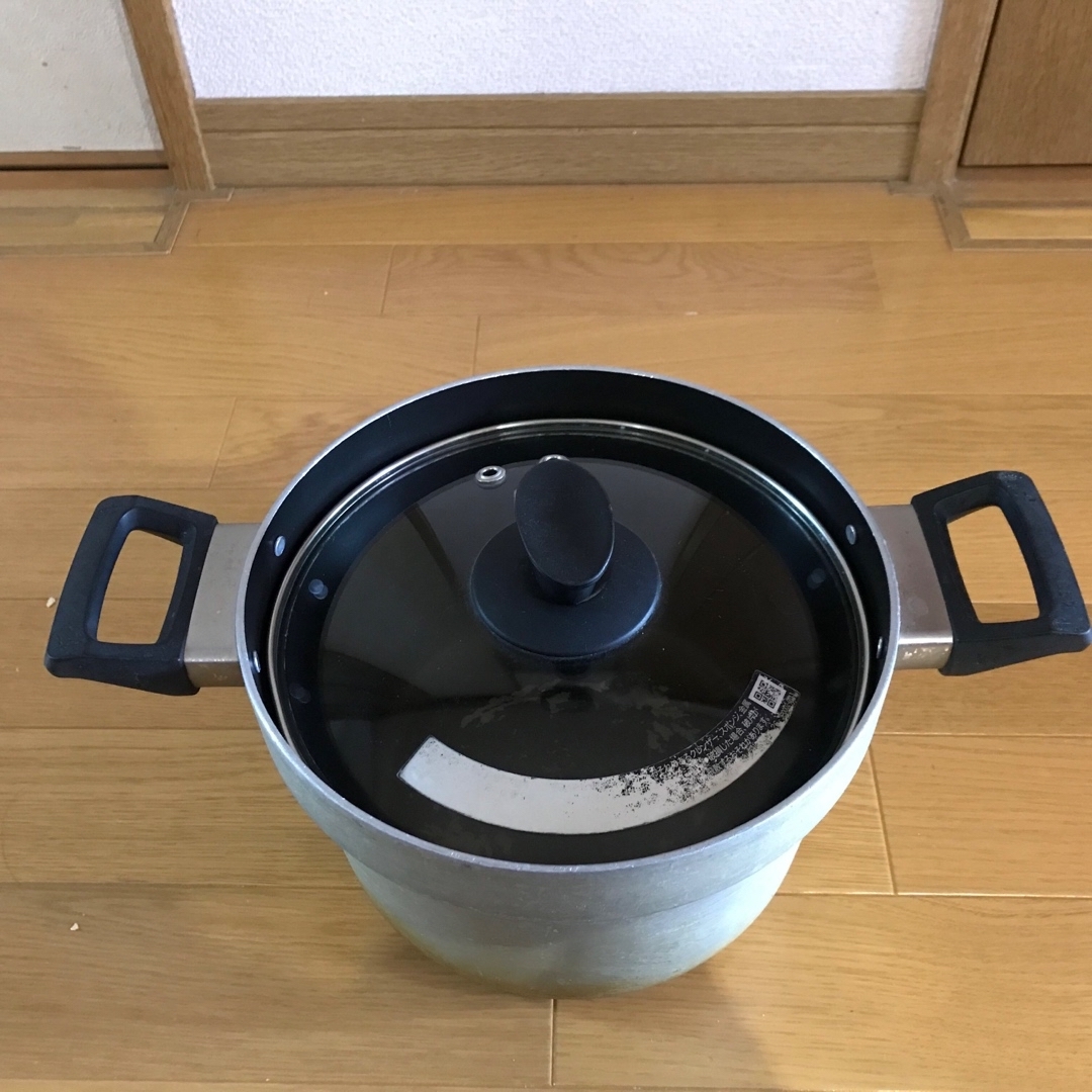 Rinnai(リンナイ)のリンナイ 炊飯鍋（5合）ガラス蓋 中古品 インテリア/住まい/日用品のキッチン/食器(鍋/フライパン)の商品写真