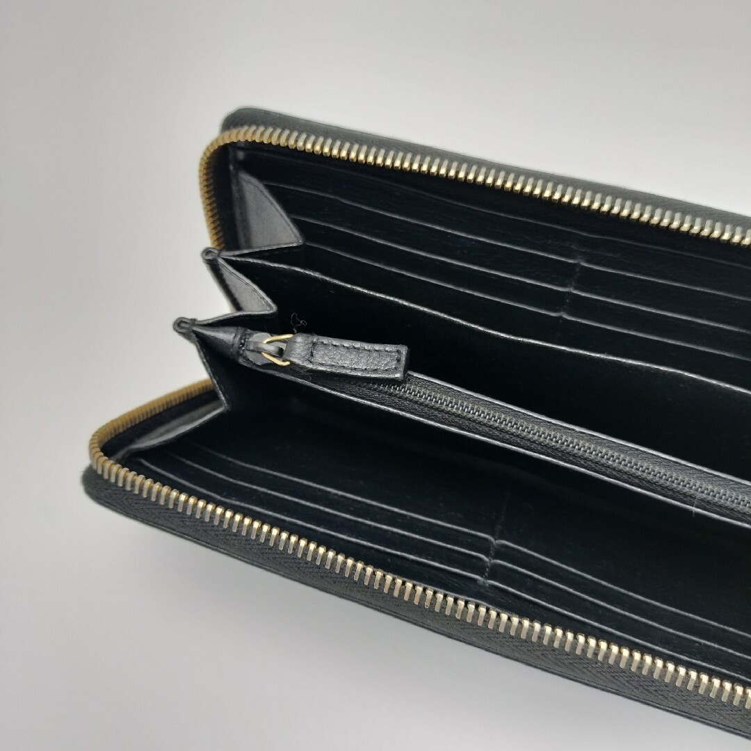 Yves Saint Laurent(イヴサンローラン)の極美品✨イヴ・サンローラン　ラウンドファスナー　長財布 レディースのファッション小物(財布)の商品写真