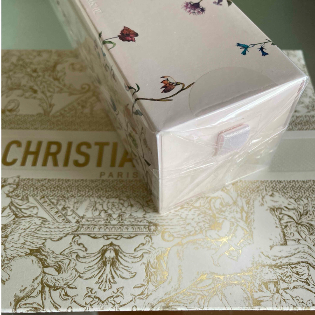 Christian Dior(クリスチャンディオール)のミスディオール ローズ バスボム 新品 未使用品 未開封 コスメ/美容のボディケア(入浴剤/バスソルト)の商品写真