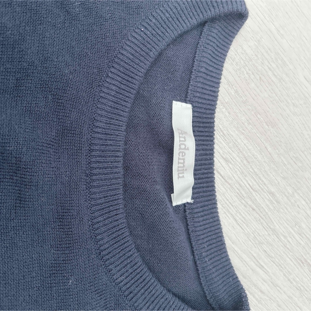 Andemiu(アンデミュウ)のアンデミュウ　2度着用　ロゴ入り　ニット　ネイビー レディースのトップス(ニット/セーター)の商品写真
