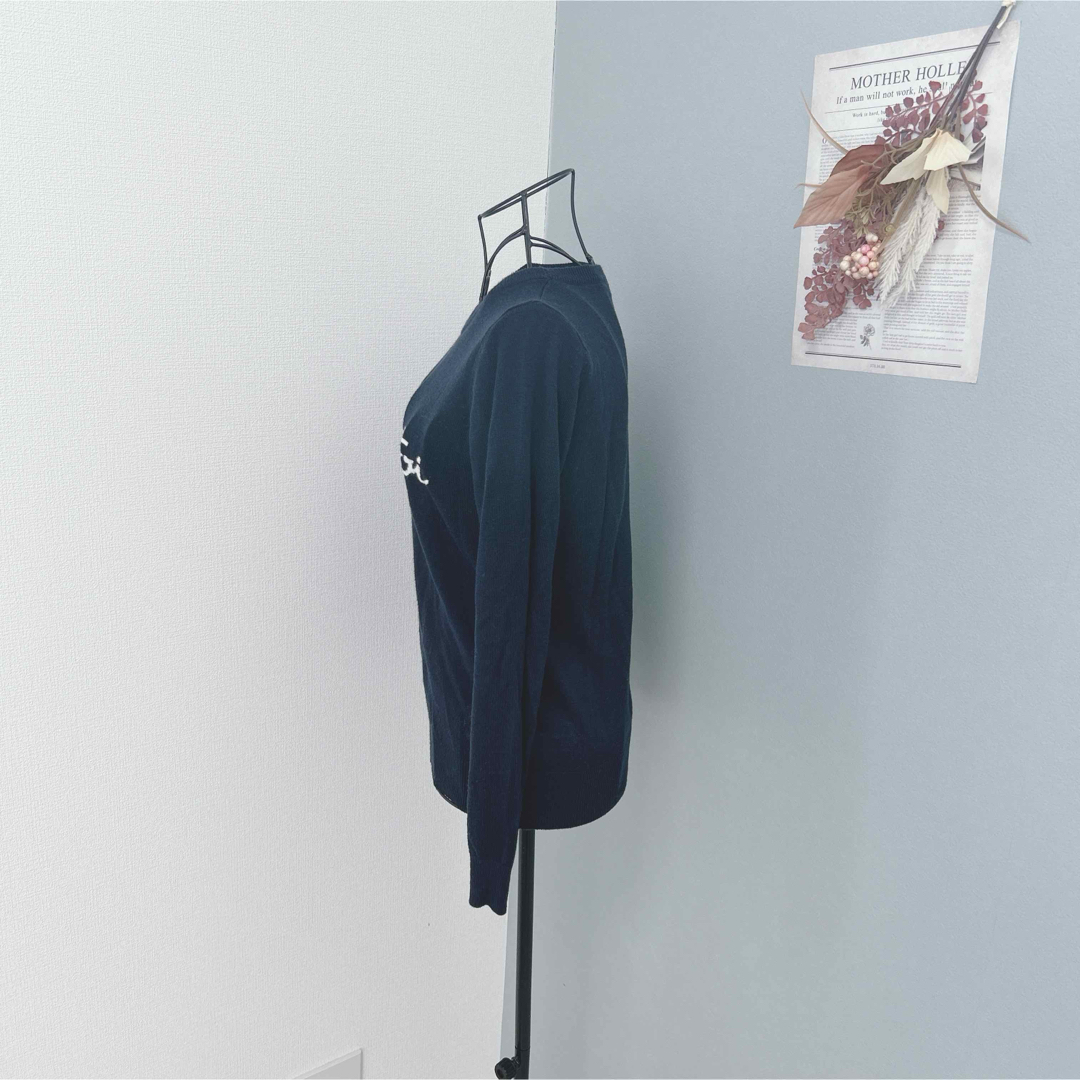 Andemiu(アンデミュウ)のアンデミュウ　2度着用　ロゴ入り　ニット　ネイビー レディースのトップス(ニット/セーター)の商品写真