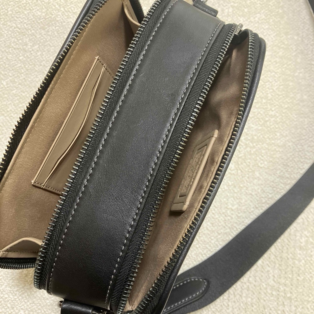 COACH(コーチ)のCOACH コーチ　ショルダーバッグ  白黒　シグネチャー　総柄 メンズのバッグ(ショルダーバッグ)の商品写真