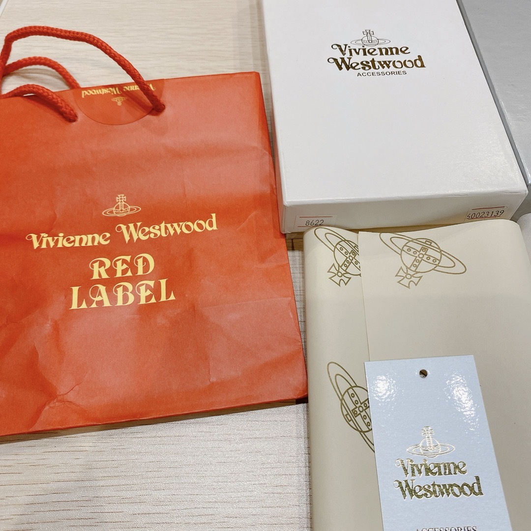 Vivienne Westwood(ヴィヴィアンウエストウッド)のVivienneWestwood 空箱4つ　RED LABELの紙袋1枚おまけ レディースのバッグ(ショップ袋)の商品写真
