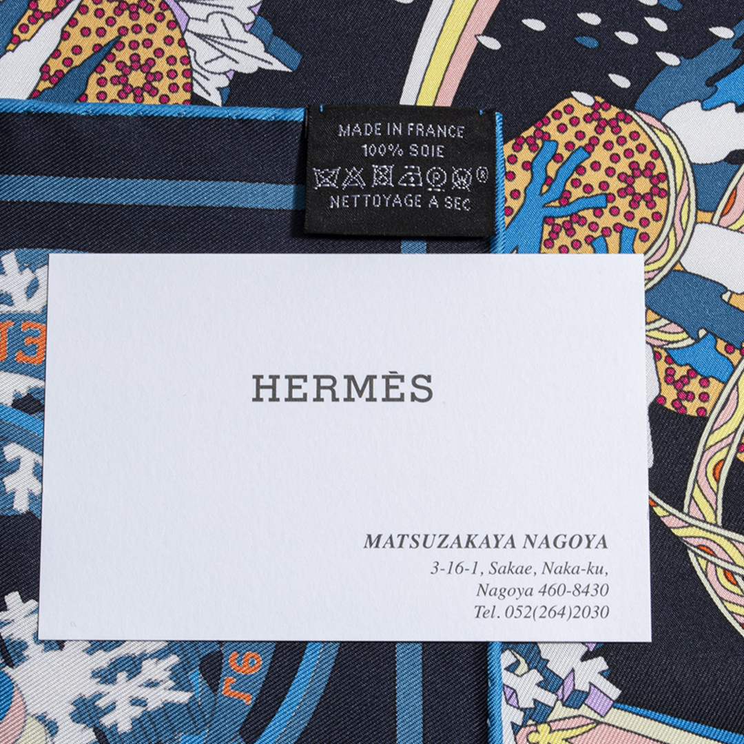 Hermes(エルメス)のHERMES エルメス ガヴロッシュ Le Sacre de l'Hiver 冬の祭典 893925S 05 スカーフ 2022AW ネイビー イエロー【中古】 レディースのファッション小物(バンダナ/スカーフ)の商品写真