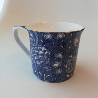 ウィリアム・モリス(William Morris)のウィリアムモリス　マグカップ　カップ　コップ　陶器　花　フラワー　青　自然　金縁(グラス/カップ)