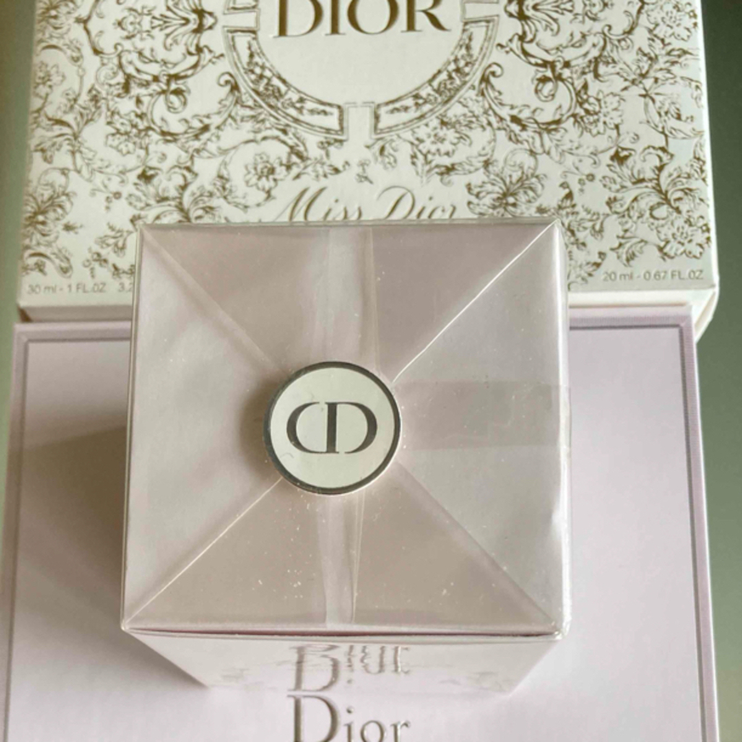 Christian Dior(クリスチャンディオール)のミスディオール　フレグランス　キャンドル　新品　未使用　未開封　① コスメ/美容のリラクゼーション(キャンドル)の商品写真