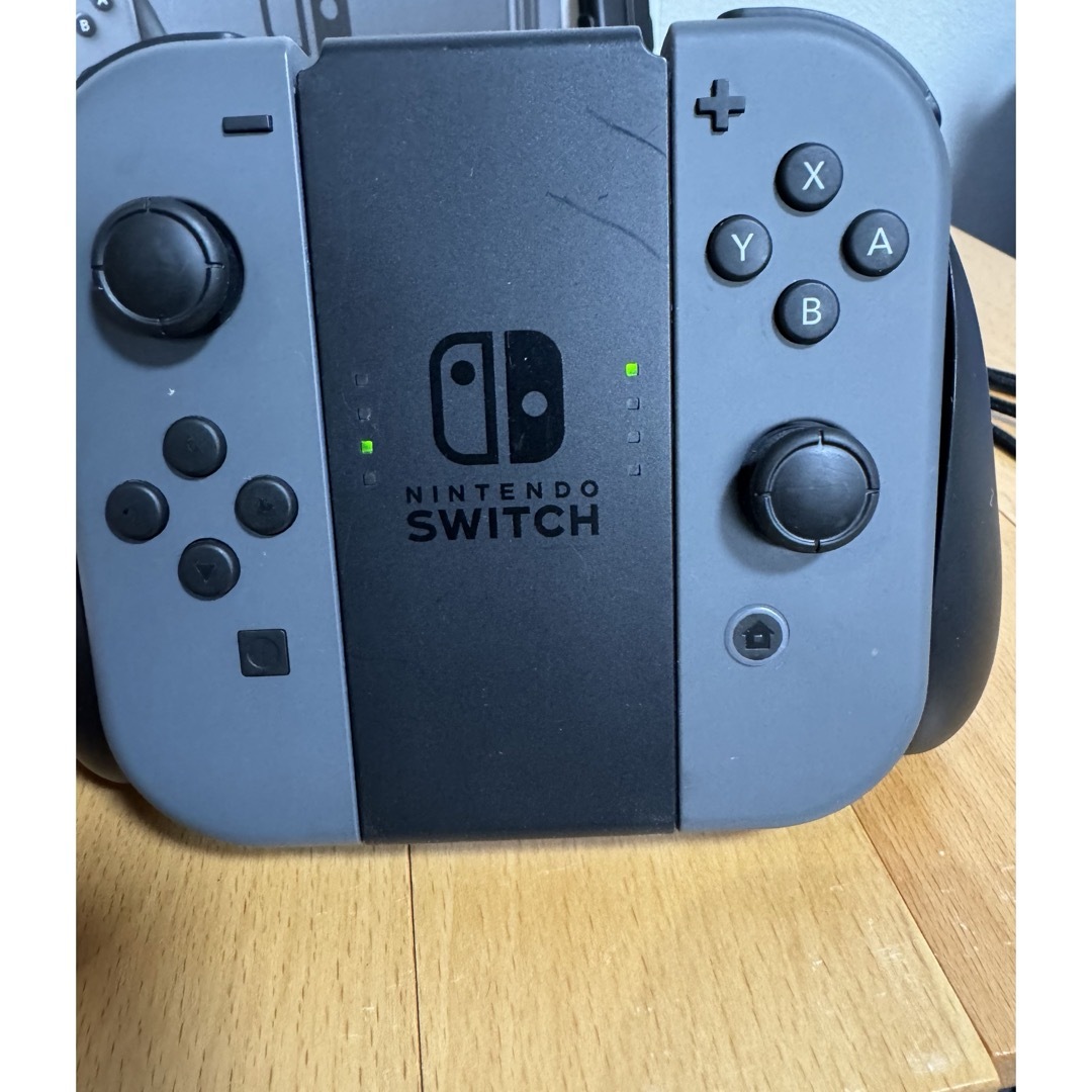 Nintendo Switch(ニンテンドースイッチ)のNintendo Switch JOY-CON グレー 本体  HAC-S-KA エンタメ/ホビーのゲームソフト/ゲーム機本体(家庭用ゲーム機本体)の商品写真