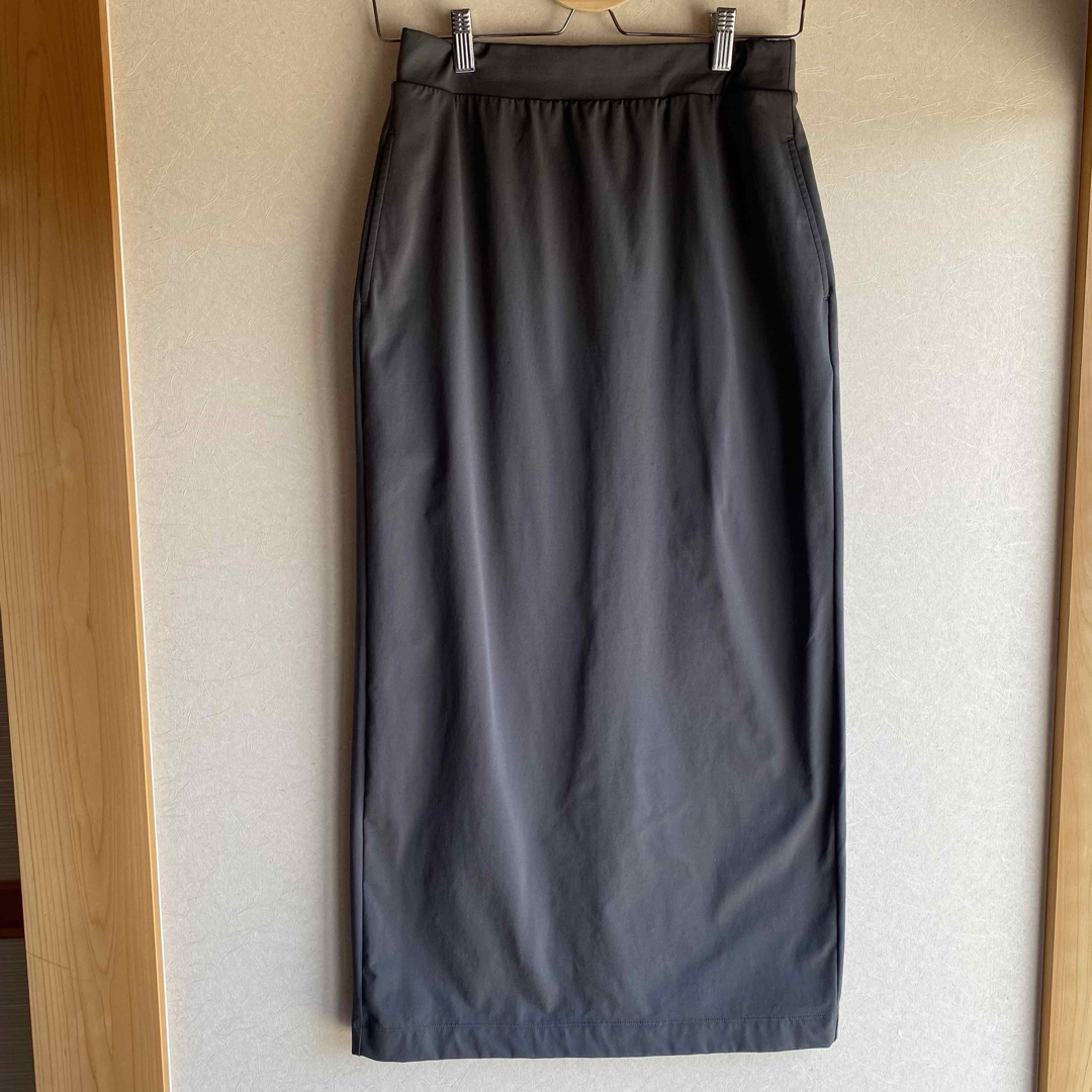 UNIQLO(ユニクロ)のウルトラストレッチアクティブナローマキシスカート　ユニクロ　UNIQLOL レディースのスカート(ロングスカート)の商品写真