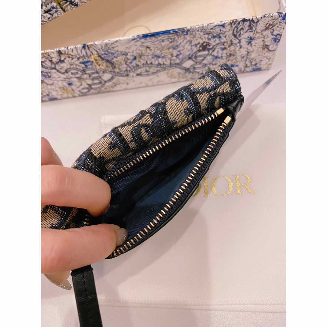 Christian Dior(クリスチャンディオール)のDIOR Saddle Cosmos ジップ カードホルダーフラグメントケース レディースのファッション小物(財布)の商品写真